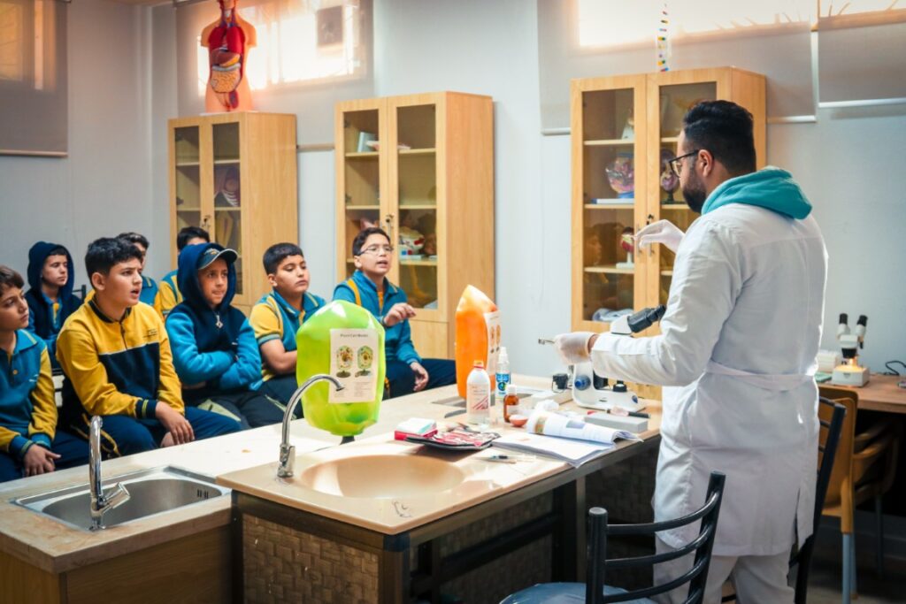 Levant International School lesson in laboratory